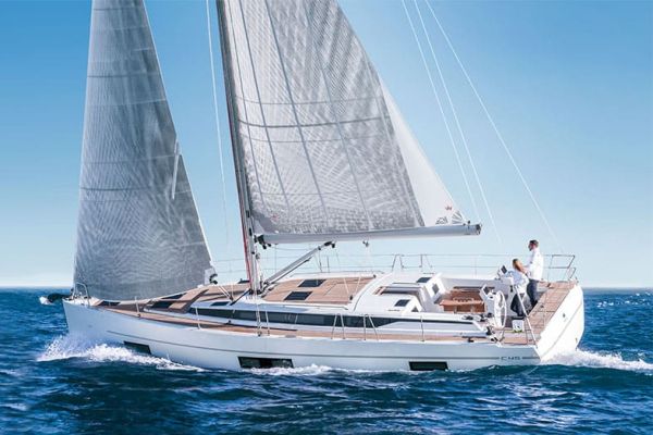 images/yachtbilder/bavaria/C45/c45-exterior-03.jpg