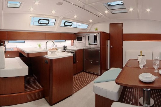 images/yachtbilder/bavaria/Cruiser%2051/klein-cruiser-51-interior-07.jpg