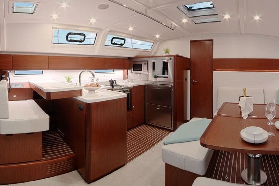 images/yachtbilder/bavaria/Cruiser%2051/klein-cruiser-51-interior-11.jpg