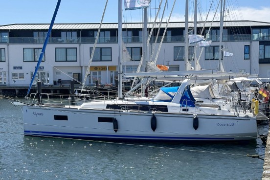 Oceanis 38