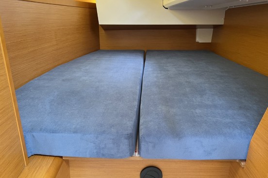 images/yachtbilder/jeanneau/Sun%20Odyssey%20349.2/klein-sun-odyssey-349-2-innenaufnahme-04.jpg
