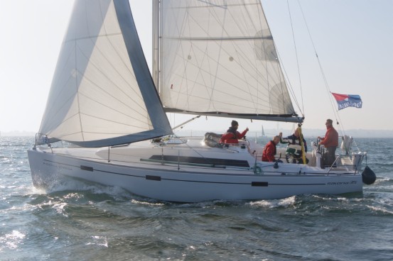 images/yachtbilder/salona/Salona%2035%20Performance/klein-salona-35-performance-aussenaufnahme-03.jpg