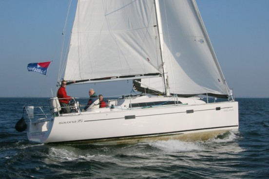 images/yachtbilder/salona/Salona%2035%20Performance/klein-salona-35-performance-aussenaufnahme-05.jpg