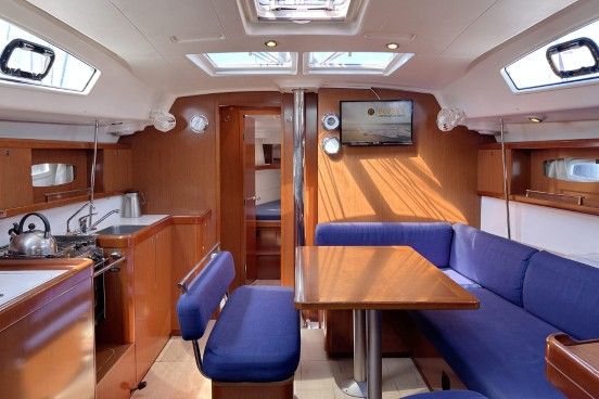 images/yachtbilder/beneteau/Oceanis 43/klein-oceanis-43-innenaufnahme-01.jpg