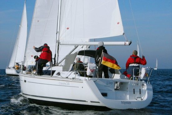 images/yachtbilder/beneteau/Oceanis 34.2/klein-oceanis-34-2-aussenaufnahme-03.jpg