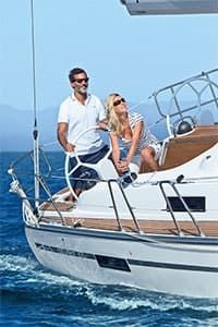 Paar auf einer Yacht