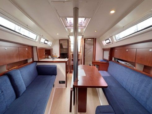 images/yachtbilder/hanse/Hanse 320/klein-hanse-320-innenaufnahme-02.jpg