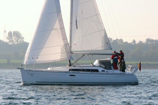 images/yachtbilder/beneteau/Oceanis 34.2/klein-oceanis-34-2-aussenaufnahme-01.jpg