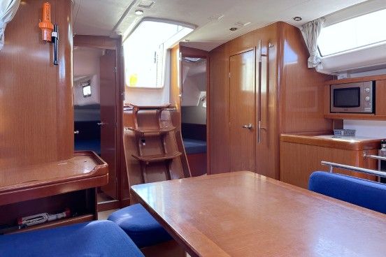 images/yachtbilder/beneteau/Oceanis 43/klein-oceanis-43-innenaufnahme-03.jpg