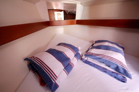 images/yachtbilder/beneteau/Oceanis 34.2/klein-oceanis-34-2-innenaufnahme-03.jpg