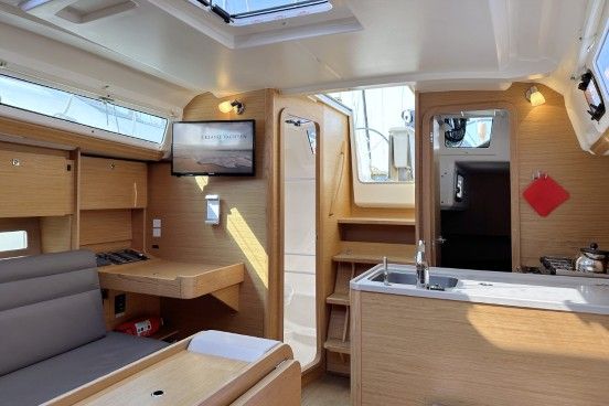 images/yachtbilder/dufour/Dufour 310 GL/klein-dufour-310-gl-innenaufnahme-03.jpg