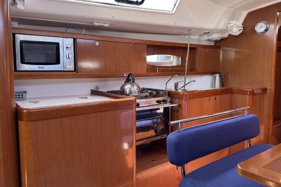 images/yachtbilder/beneteau/Oceanis 43/klein-oceanis-43-innenaufnahme-10.jpg