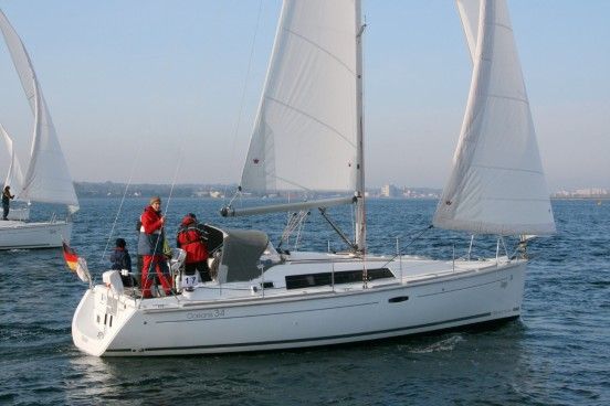 images/yachtbilder/beneteau/Oceanis 34.2/klein-oceanis-34-2-aussenaufnahme-06.jpg