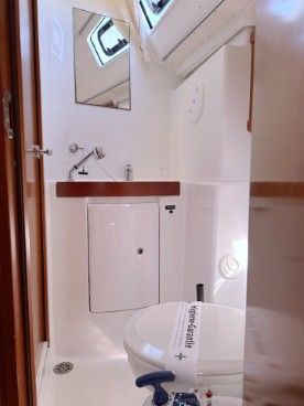 images/yachtbilder/beneteau/Oceanis 43/klein-oceanis-43-innenaufnahme-12.jpg