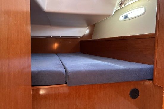 images/yachtbilder/beneteau/Oceanis 43/klein-oceanis-43-innenaufnahme-08.jpg