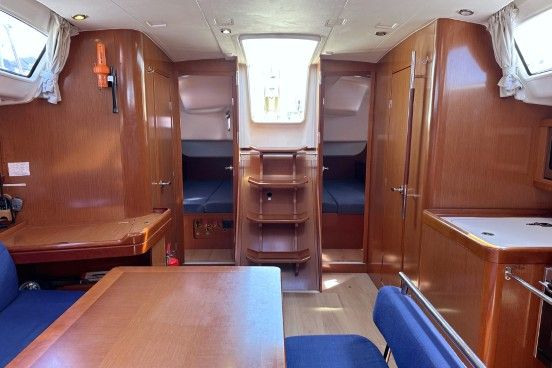 images/yachtbilder/beneteau/Oceanis 43/klein-oceanis-43-innenaufnahme-02.jpg