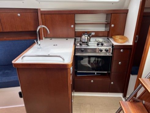 images/yachtbilder/hanse/Hanse 320/klein-hanse-320-innenaufnahme-06.jpg