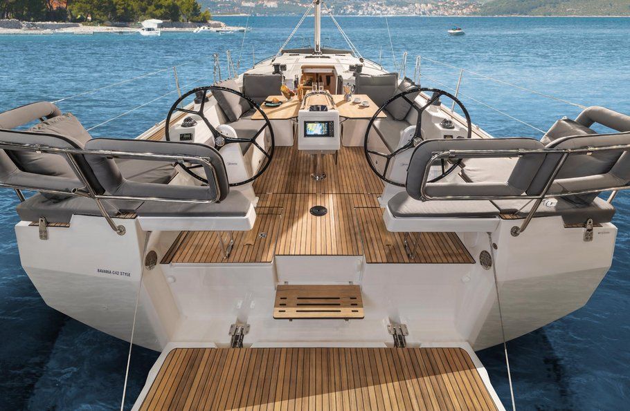 Bavaria Cruiser 42 Exterior