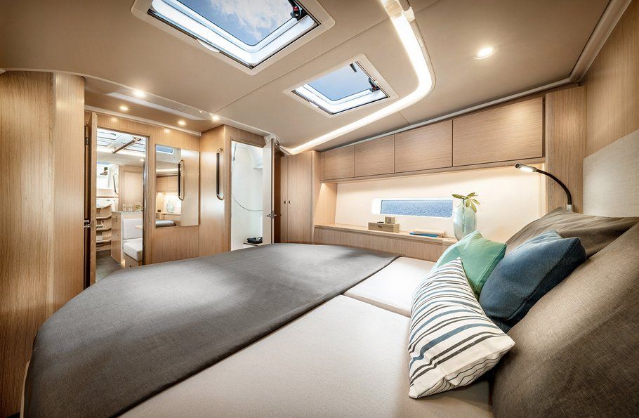 Bavaria Cruiser 50 interior