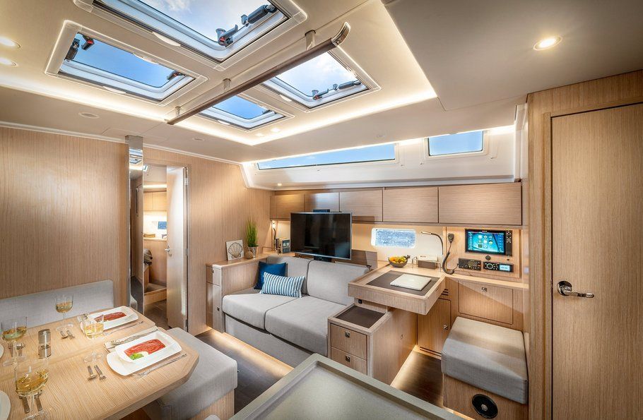 Bavaria Cruiser 50 interior