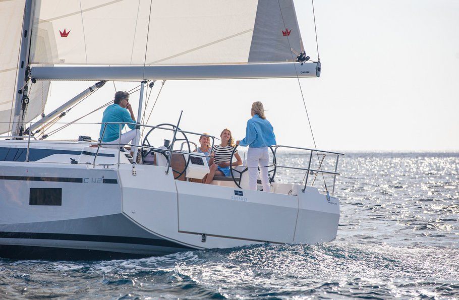 Bavaria Cruiser 42 Exterior